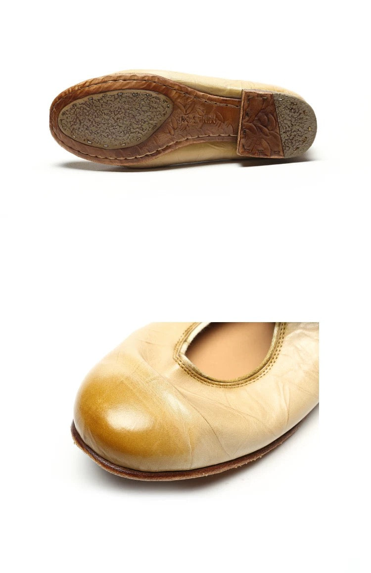 Handmade Flat Shoes in Vegetable-Dyed Cowhide with Color-Wiping Finish