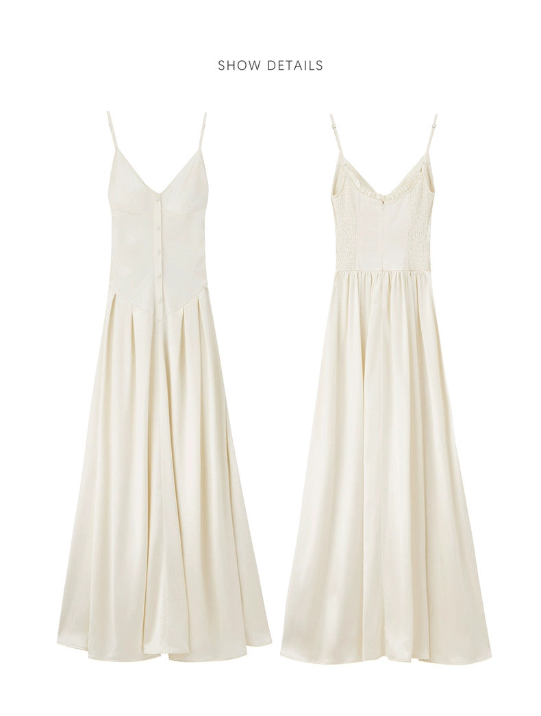 Satin dress with strength and elegance