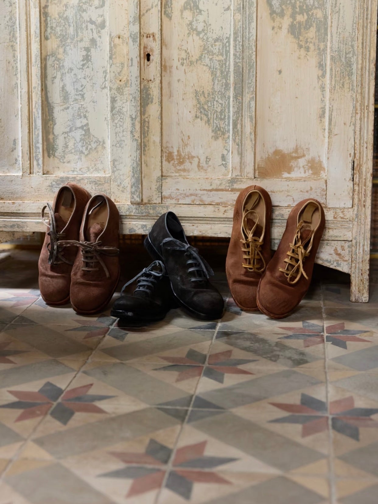 SHOES