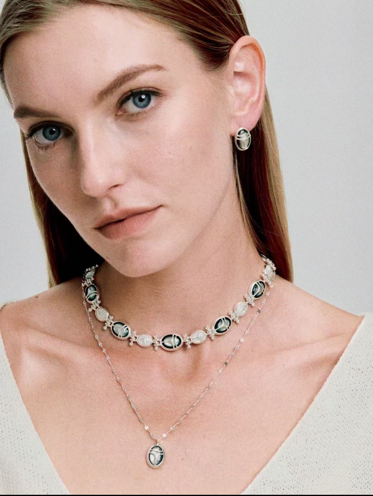 Black and White Pearl Necklace