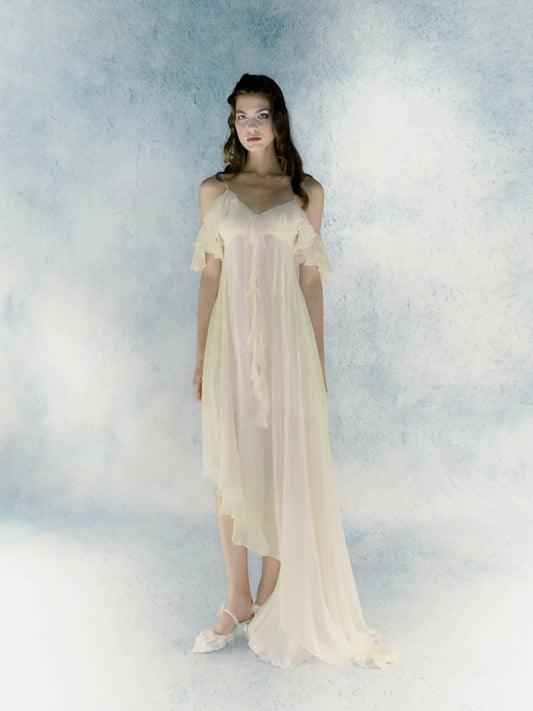 Two wear irregular long skirts