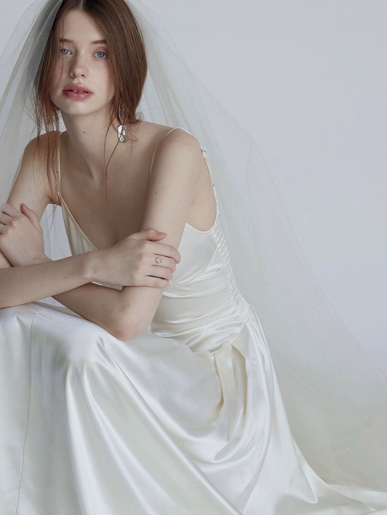 Satin dress with strength and elegance