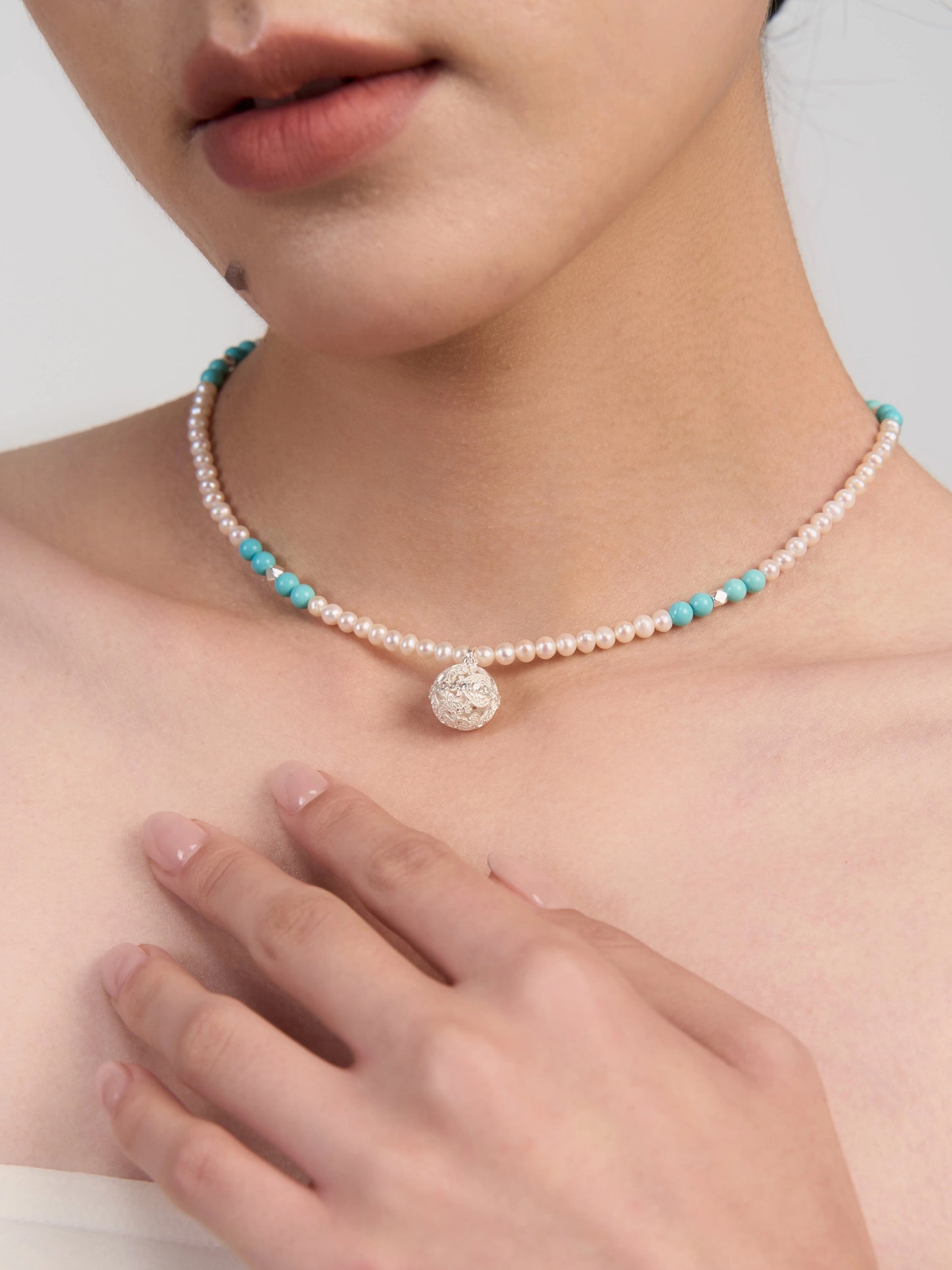 Pearl short necklace