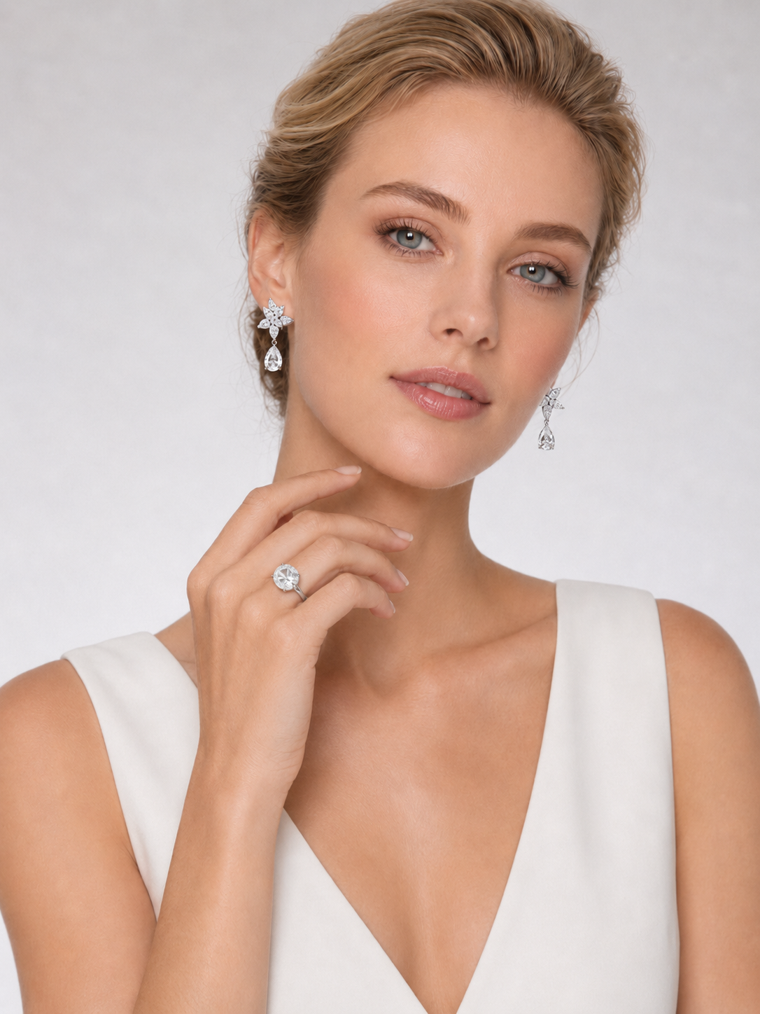 Oval White Crystal 4-Prong S925 Sterling Silver Ring